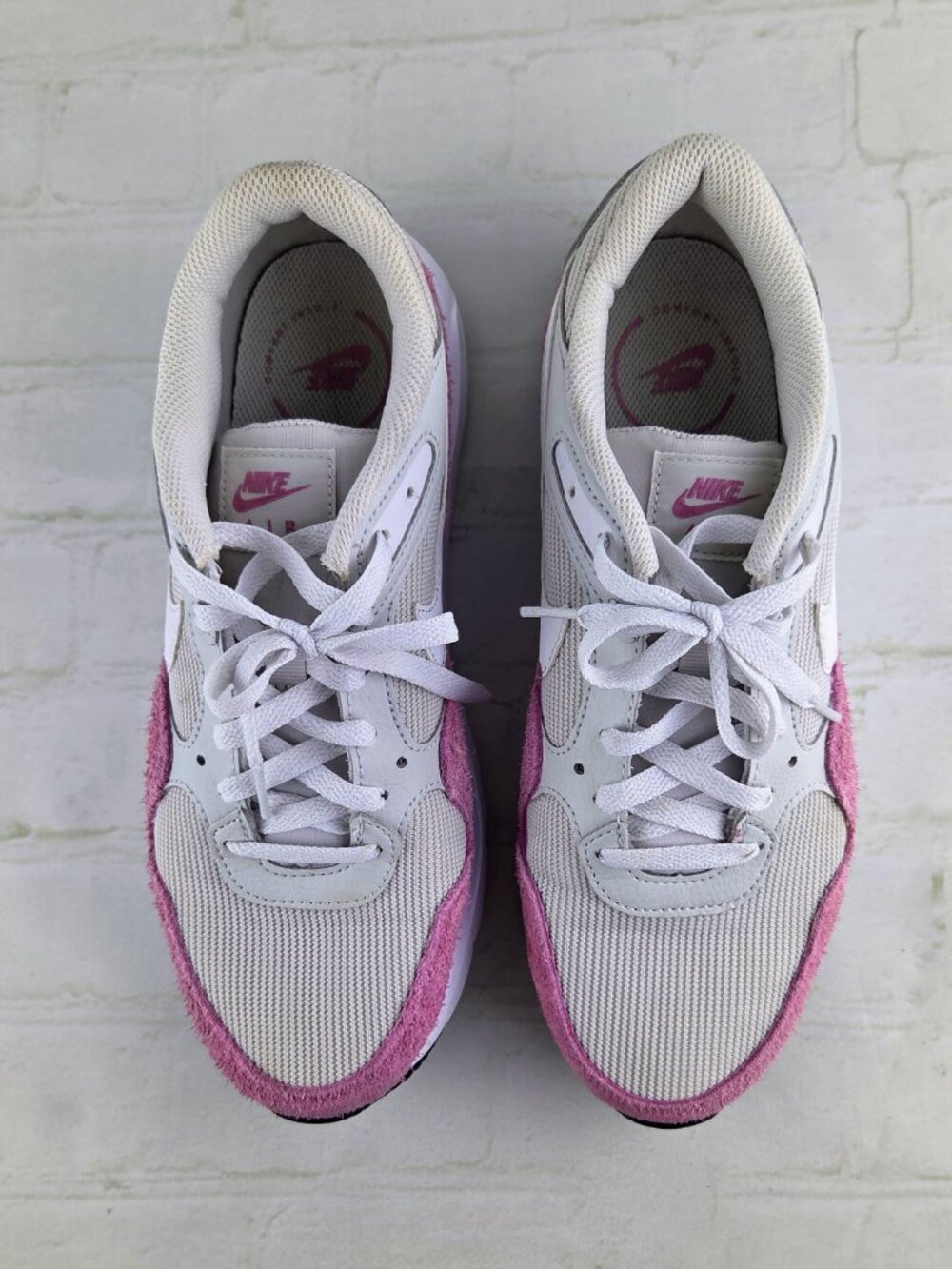 Nike Women's Air Max 'Valentine's Day', Size 10 - Picture 3 of 6